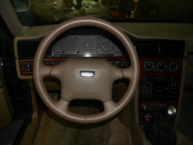 Illustration for article titled This 6-speed V8 Volvo Is An Awesome Wagon That You Can Actually Buy